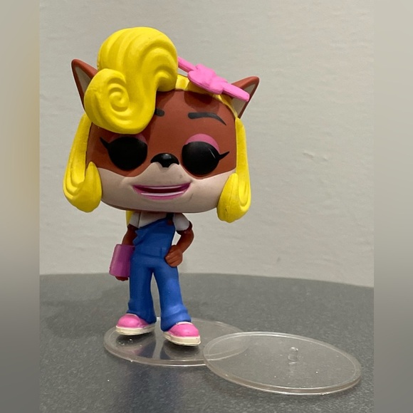 Funko Coco Bandicoot Vinyl Figure with Pink and Yellow Accents - Picture 5 of 8